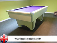 Billard Domestic pool blanc tapis violet.