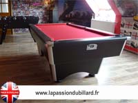 Billard pool Anglais Domestic noir tapis rouge.