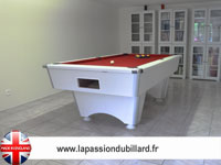 billard 8 pool anglais, américain: Billard professionnel Domestic blanc tapis rouge.