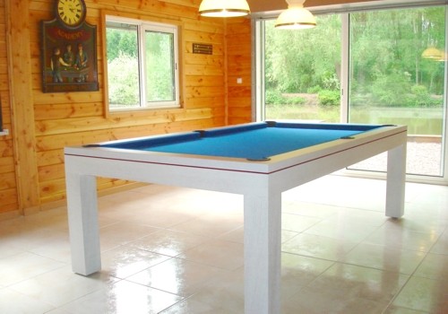 Photo et descriptif: Billard design Eos en chene blanchi tapis bleu livre sur Lille