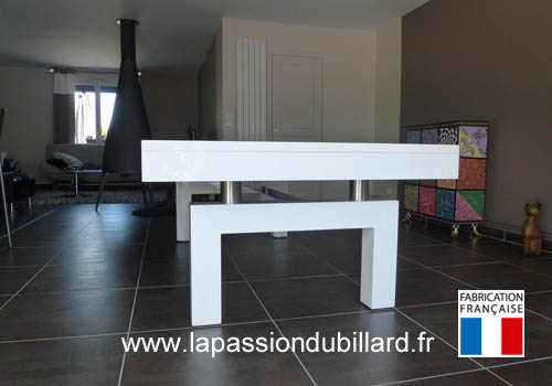 Photo et descriptif: Billard design pied inox Arcade laque blanc livre a Saint Amand les eaux.