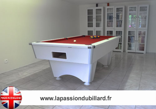 Photo et descriptif: Billard professionnel Domestic blanc tapis rouge.