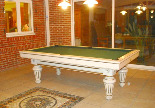 Photo et descriptif: Billard Chambord americain 2m30 de style pieds tournes chene massif provencal dore a Cambrai